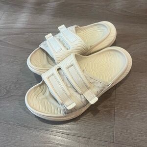 Hoka Ora Luxe Slide size 6